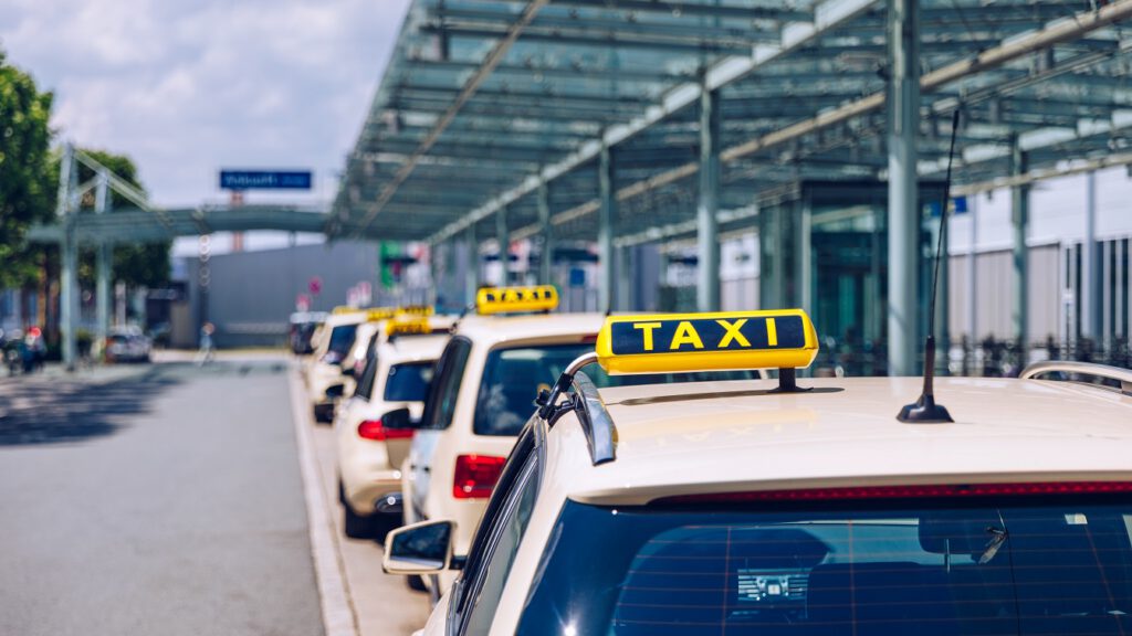 VORBEREITUNGSSEMINAR / SCHULUNG FÜR DIE SACH- UND FACHKUNDEPRÜFUNG TAXI-/MIETWAGENVERKEHR (PERSONENVERKEHR) Verkehrsleiter